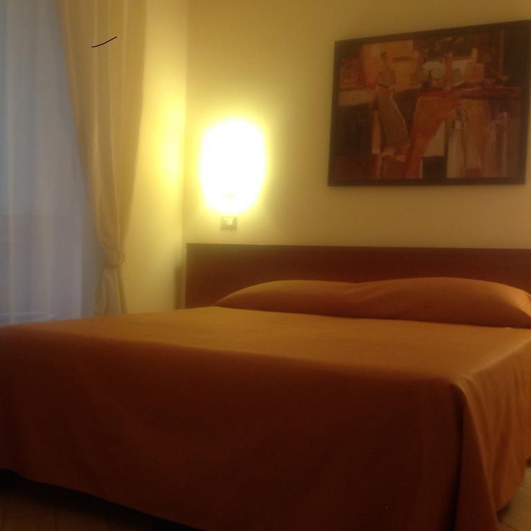 Rental In Rome 2000 Bilik gambar